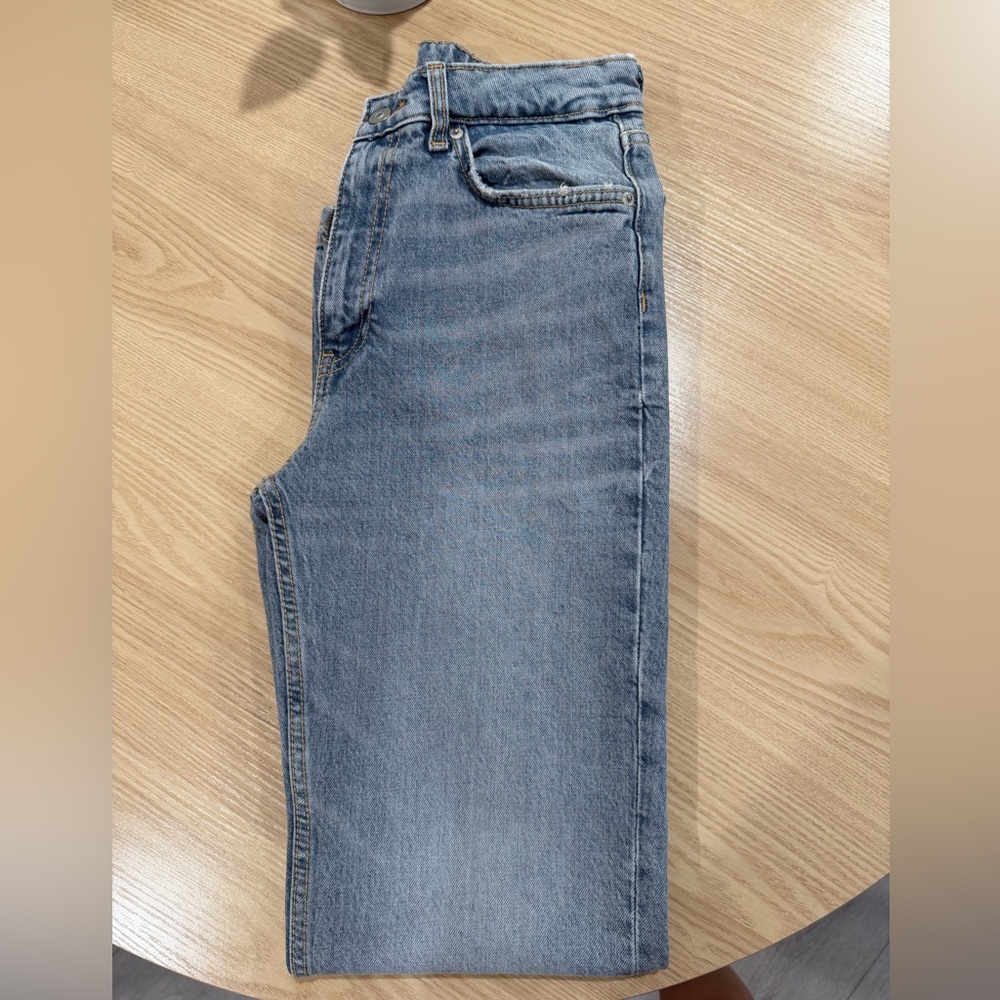 Zara Denim Pants straight leg 
Size 4 only worn once great- great condition